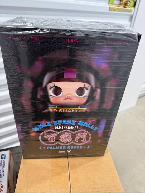 POP MART Other - Palmer House Mega Space Molly Old Shanghai Collectible Figure - Black & Pink